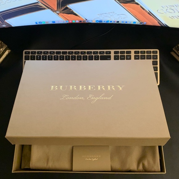 Burberry Sneaker - Picture 3 of 3